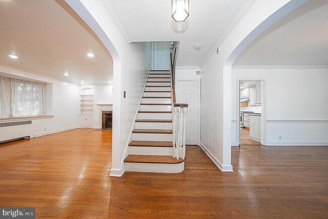 Building Photo - 714 Greythorne Rd