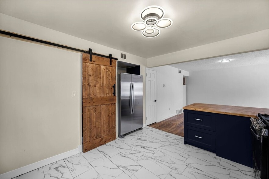 Building Photo - 6606 Ridgeview Rd