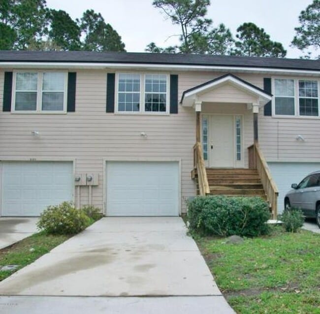 Primary Photo - Welcome to this charming 2-bedroom, 2-bath...