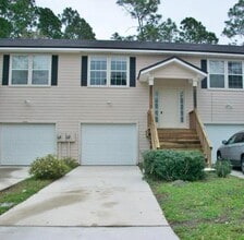 Building Photo - RENOVATED 3 BEDROOM 2 BATHS TOWNHOME