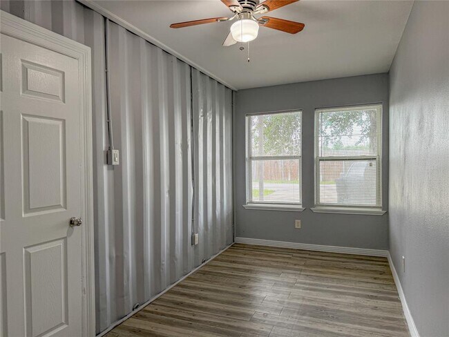 Building Photo - 3826 Lehall St