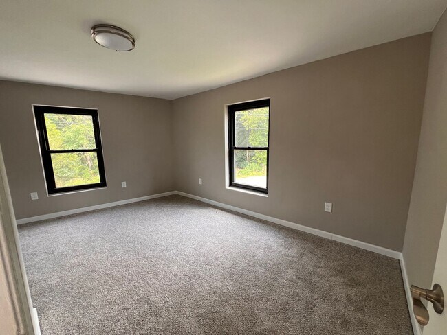 Building Photo - Brand New 3 bedroom Apartment ready for im...