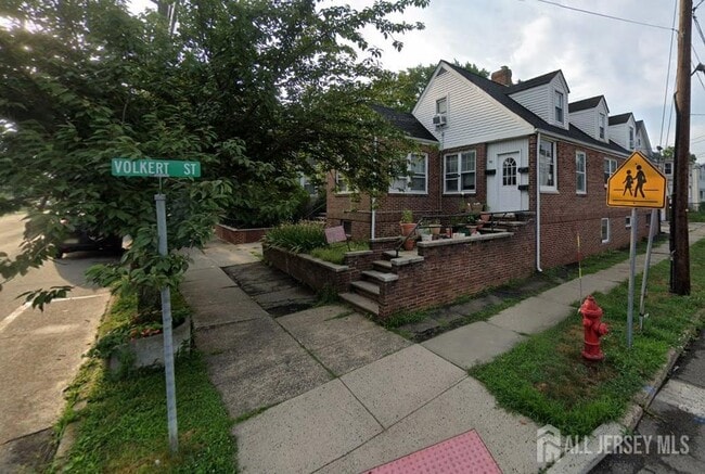 Building Photo - 82 Woodbridge Ave