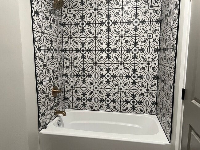 Building Photo - eml649