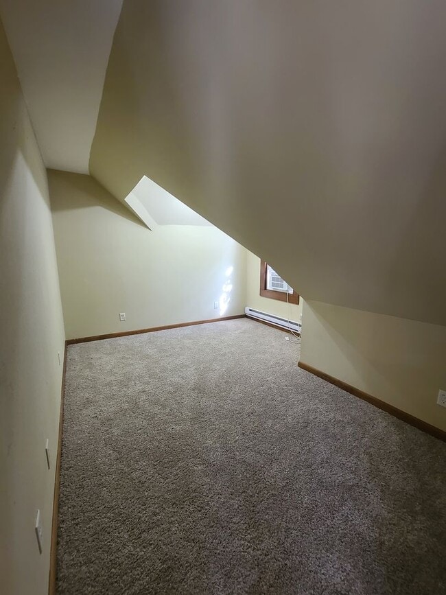 Building Photo - 401 1/2 W Vine St.