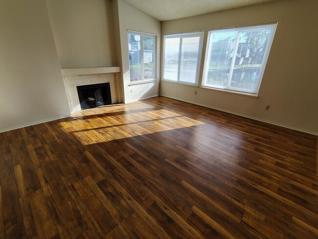 Building Photo - 1313 Floyd Ave