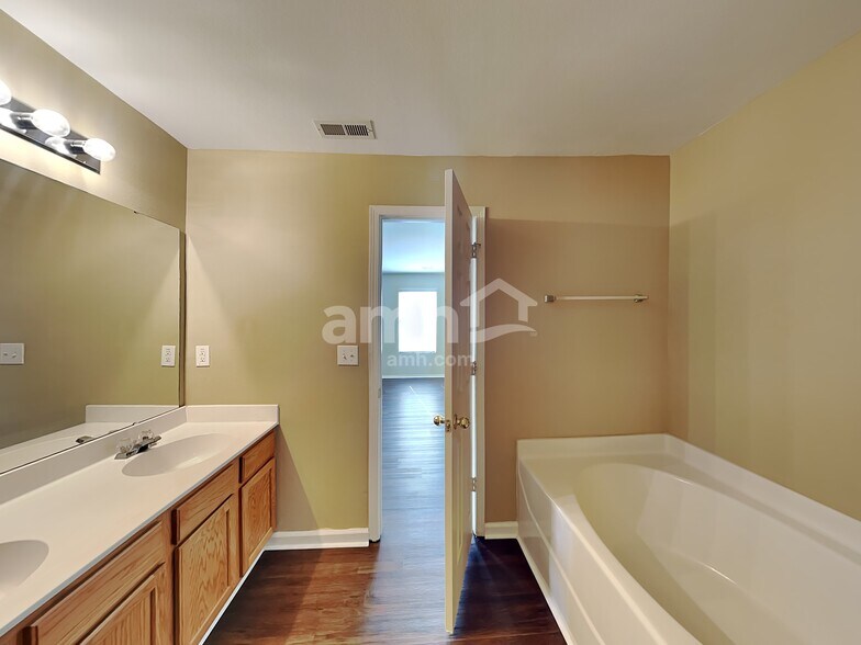 Building Photo - 1836 Meadow Crossing Dr