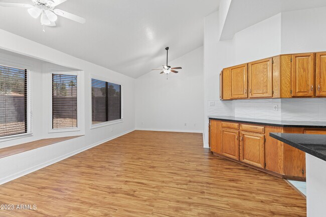 Building Photo - 10956 N 111th St