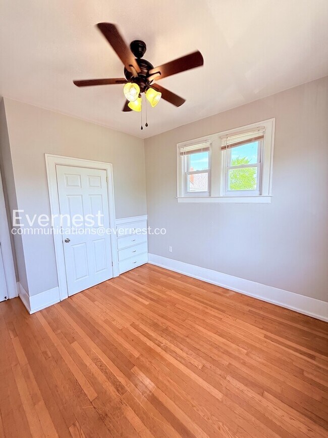 Building Photo - Spacious Home with Street Parking / 2 Bed, 1 Bath / Voucher / Pet-friendly / Coming Soon!