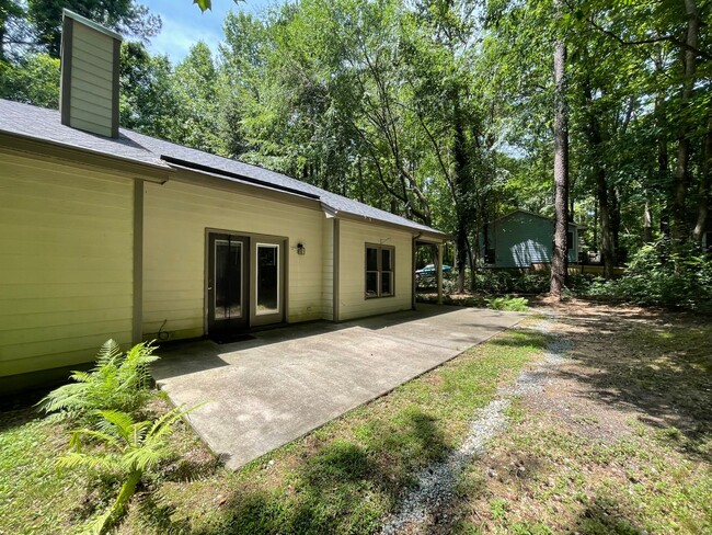 Building Photo - Charming, updated 3br house w/ separate ga...