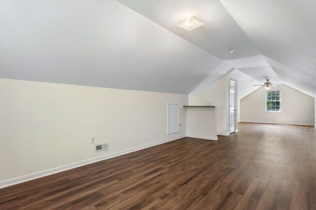 Building Photo - BEAUTIFUL 5 BEDROOM HOME IN HAMPTON PARK