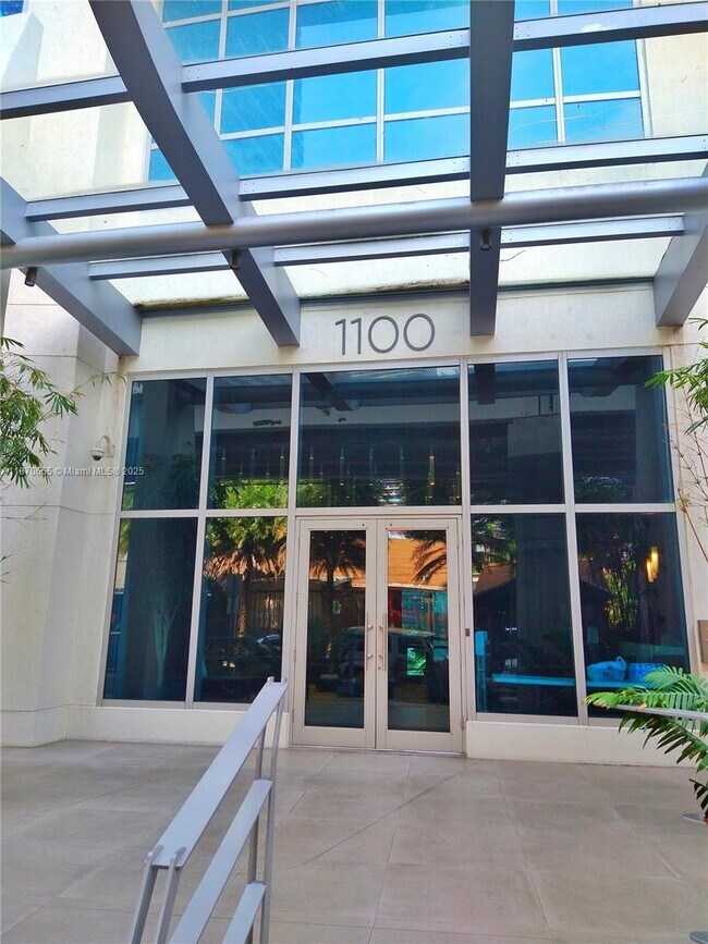 Building Photo - 1100S S Miami Ave