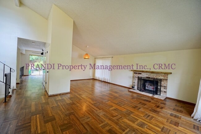 Building Photo - Spacious San Marin Home with Pool!