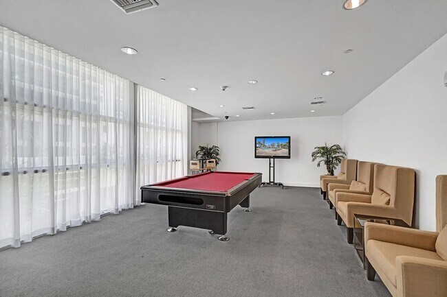 Building Photo - 350 NE 24th St