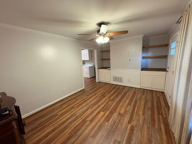 Building Photo - 901 James St