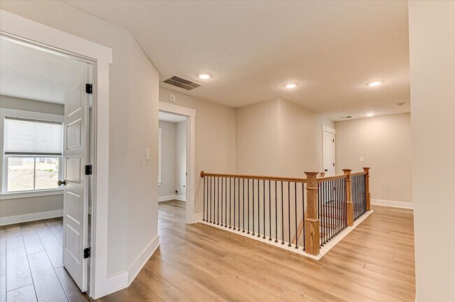Building Photo - 419 Barrow Ln