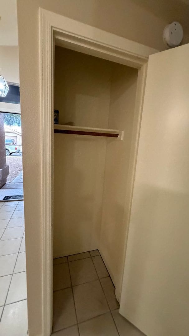 Building Photo - Freshly Painted 3 bedroom/2 bathroom Peoria Home!