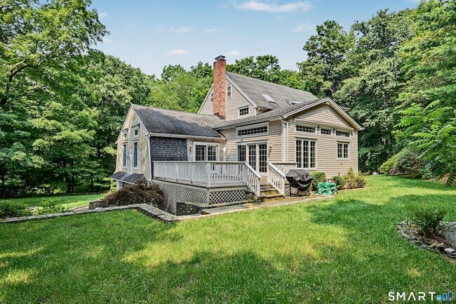 Building Photo - 8 Indian Rock Pl