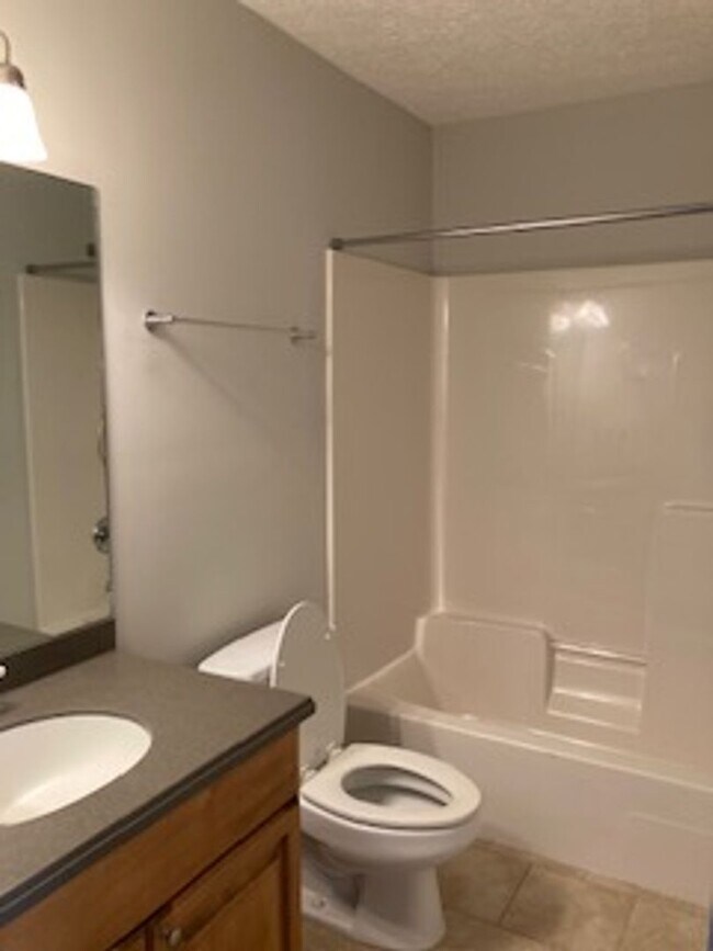 Building Photo - Charming 3 BR/2.5 bath  in a quiet, well-kept neighborhood. Convenient to schools, Tyndall AFB, s...