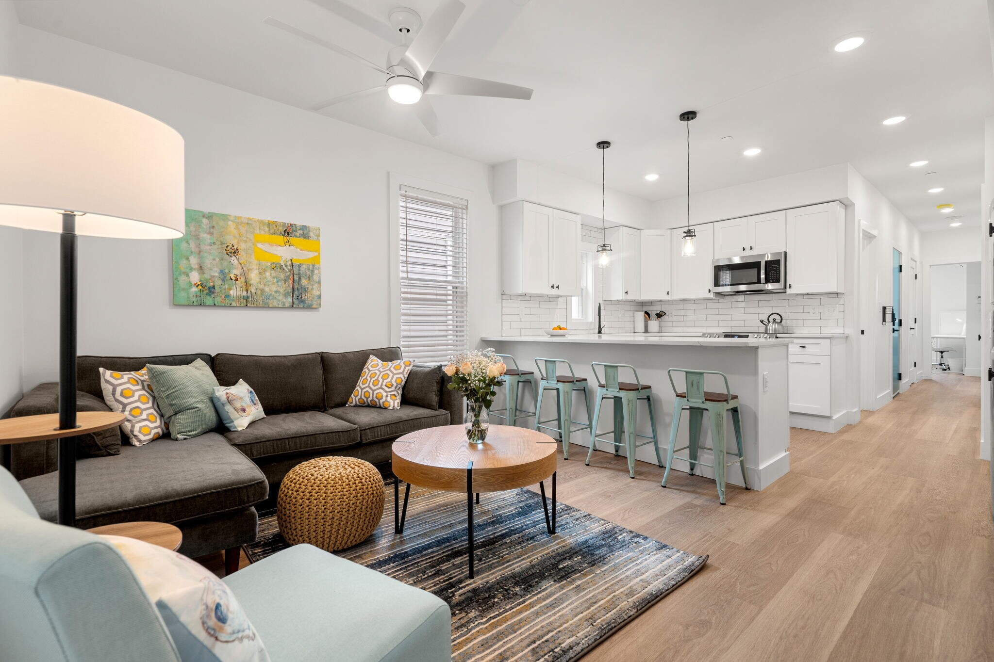 Building Photo - 621 E 8th St