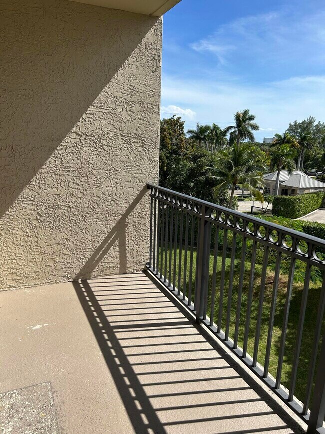 Building Photo - 26 Royal Palm Way