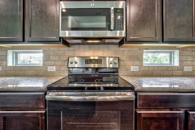 Building Photo - 304 Callaghan Dr