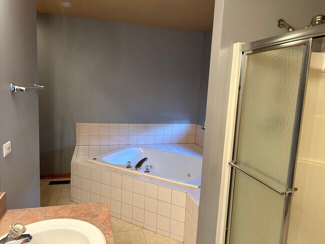 Building Photo - 2104 Olde Mill Rd