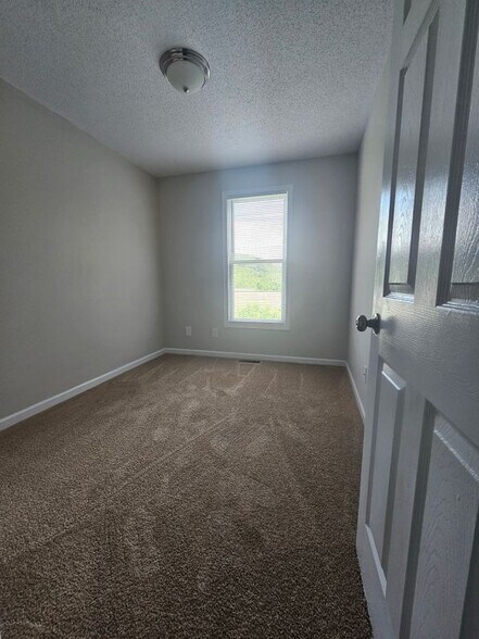 Building Photo - 2329 Avalon Wds Dr