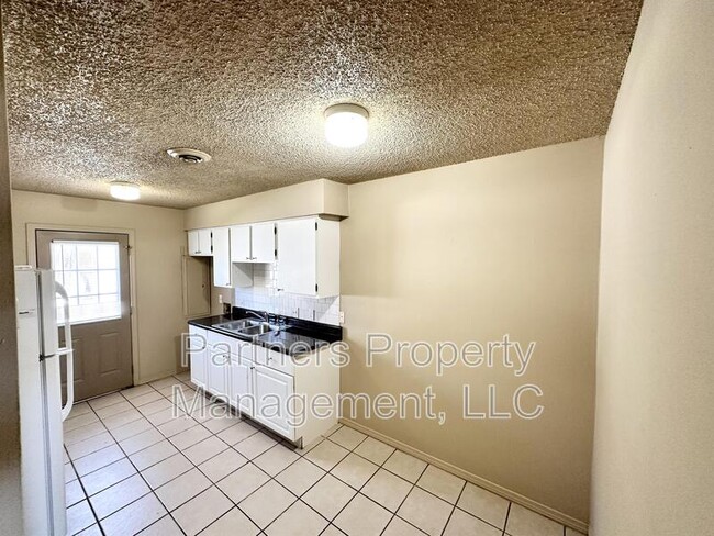 Building Photo - 95 N Pine Ave