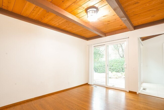 Building Photo - Charming 3-Bedroom Country House