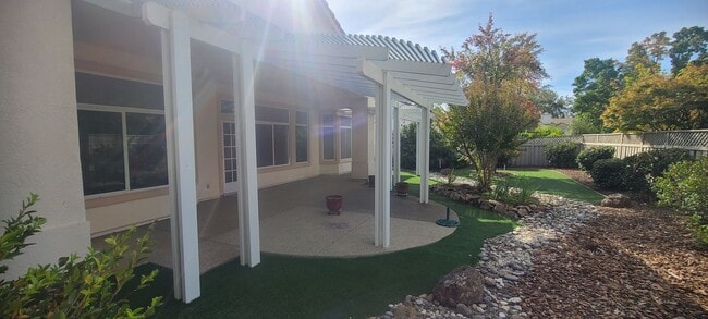 Building Photo - Sun City: 55&older Community - Single Story- 2 Bedroom Plus Den 2 Bath 2 Car Garage Large Fenced ...