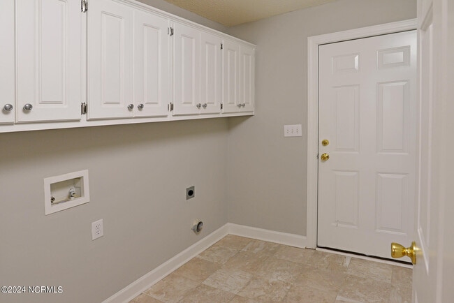 Building Photo - 2008 Penncross Dr
