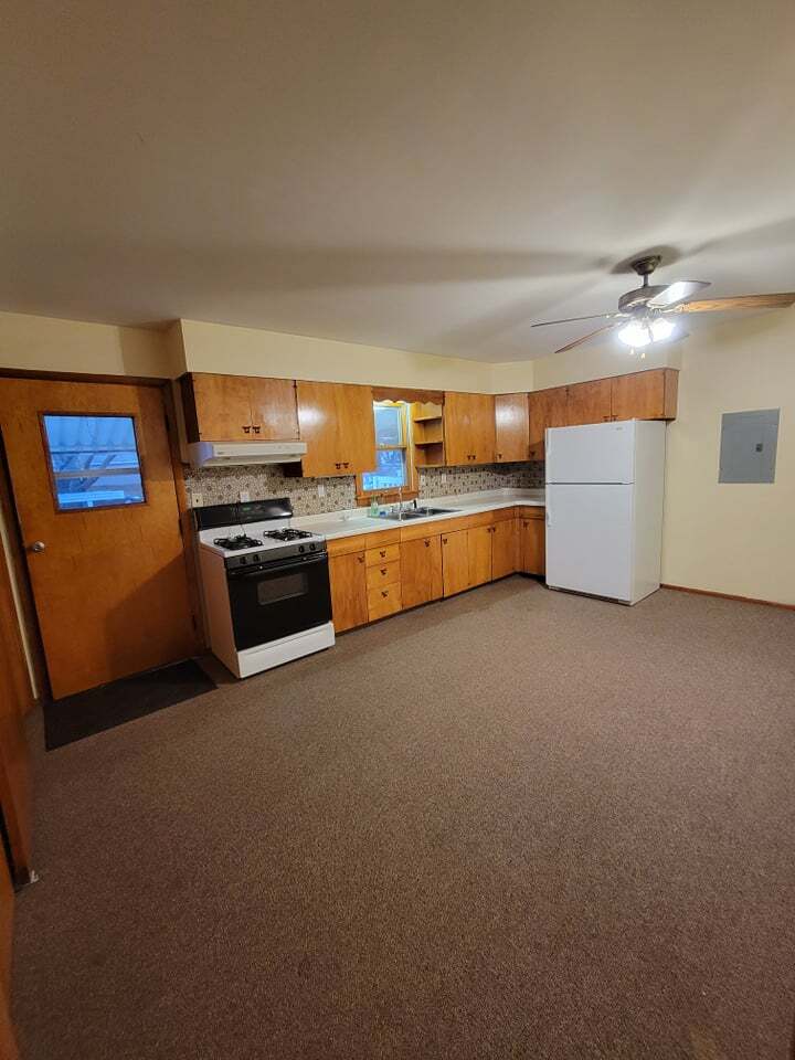 Kitchen from living room - 104 S Park St