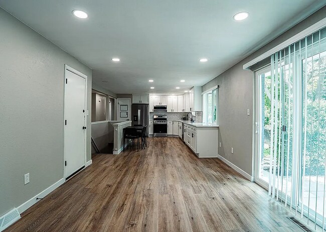 Building Photo - Remodeled 3 bedroom, 3 bath home with additional non-conforming bedroom in basement