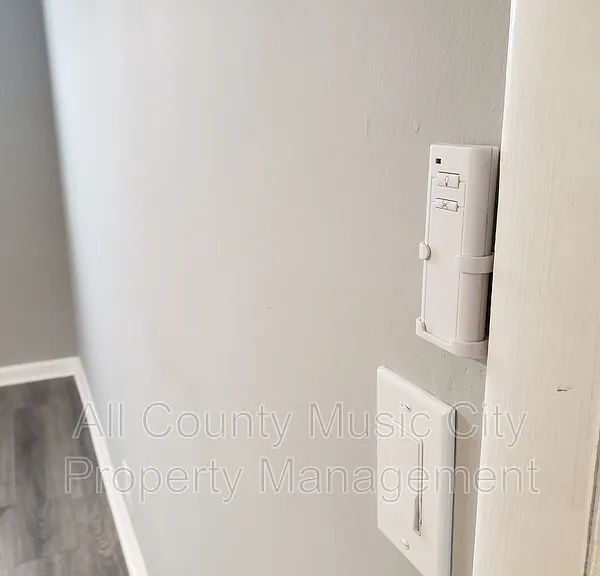 Building Photo - "Charming 3-Bedroom Retreat in Nashville – Cozy Living with 1,061 Sq Ft of Comfort!"