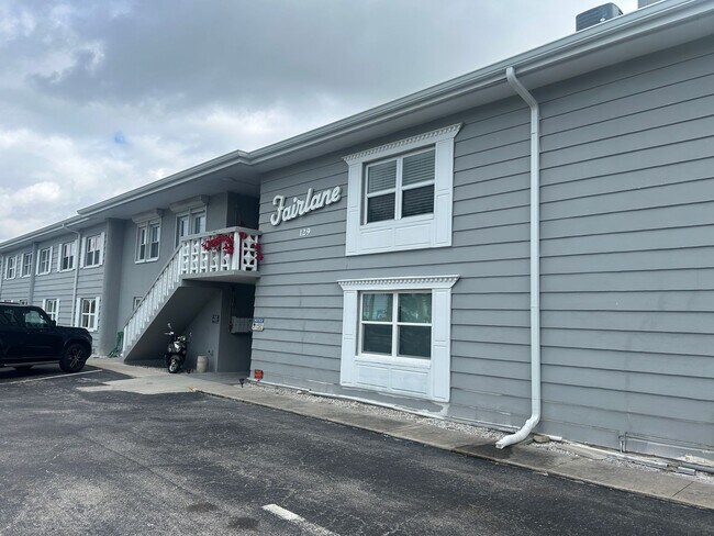 Building Photo - Renovated Treasure Island 1BR Condo - Steps to the Beach!