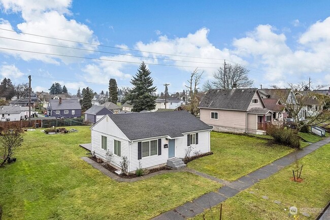 Building Photo - Cozy 3 Bedroom Retreat in Central Tacoma