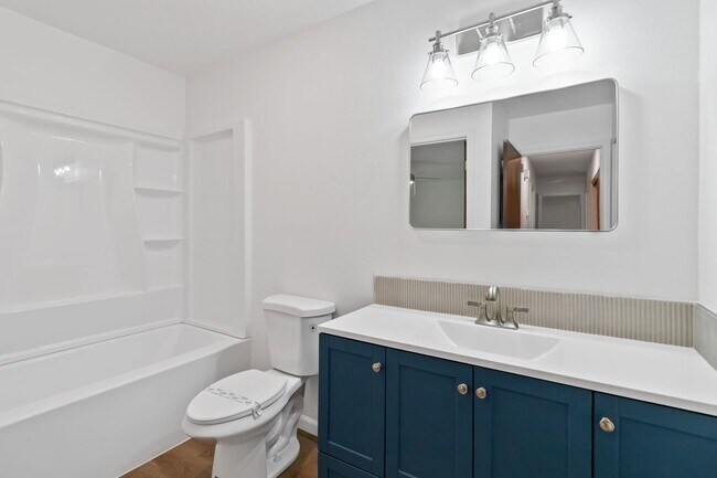 Building Photo - MOVE IN SPECIAL- Beautiful Newly Renovated 2/1 Duplex in St. Cloud - No HOA