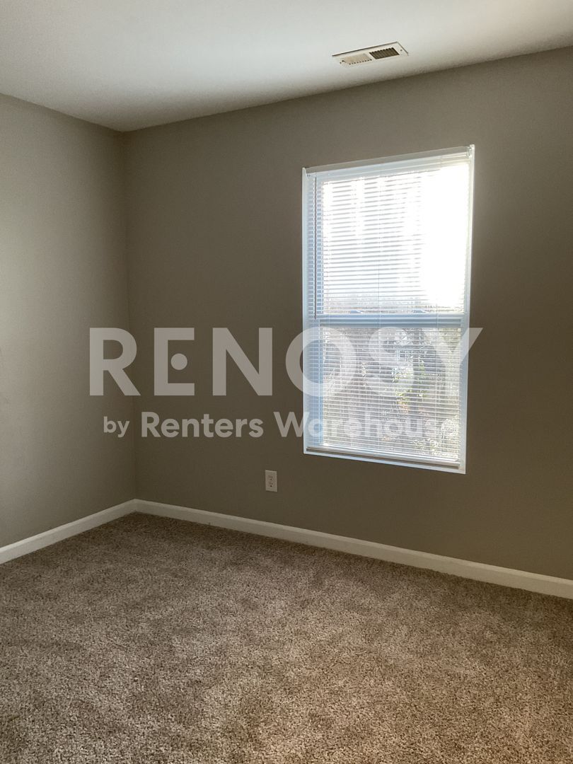 Building Photo - 3107 Meadow Knoll Dr