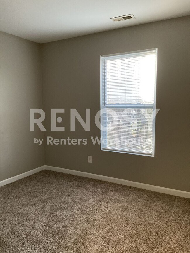 Building Photo - Beautifully remodeled 3-bed, 2.5-bath home