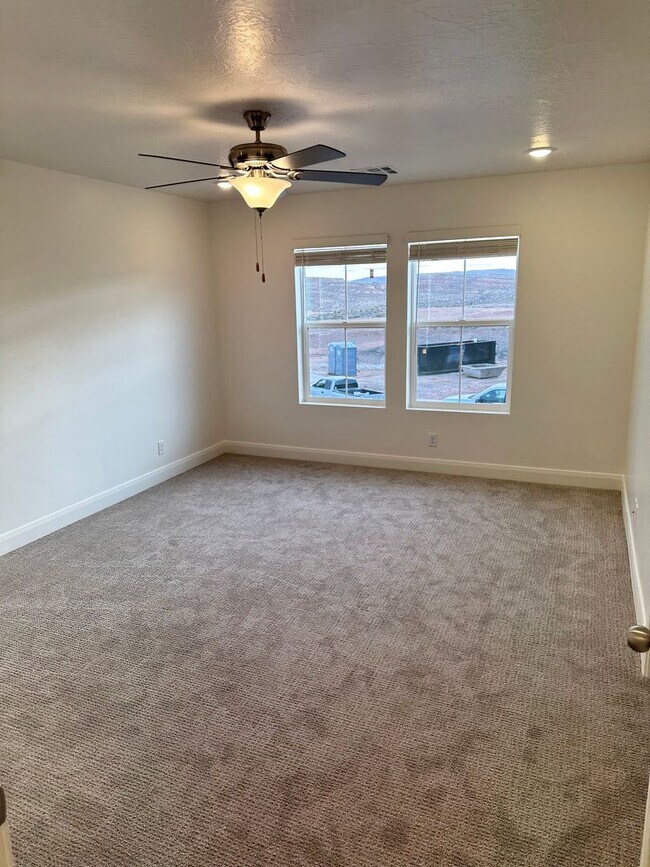 Building Photo - 3 Bedroom Home in Desert Color with Lagoon Access! End Unit!