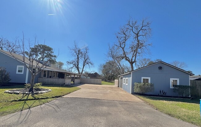 Building Photo - 702 Marion St