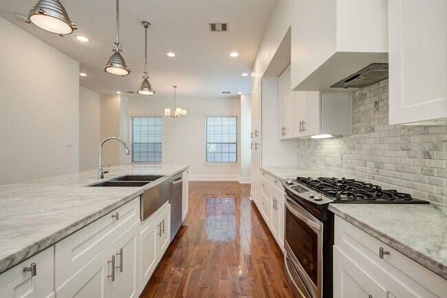 Building Photo - 1721 Thompson St