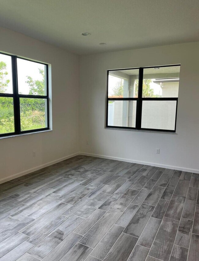 Building Photo - 6004 Oceanaire Way