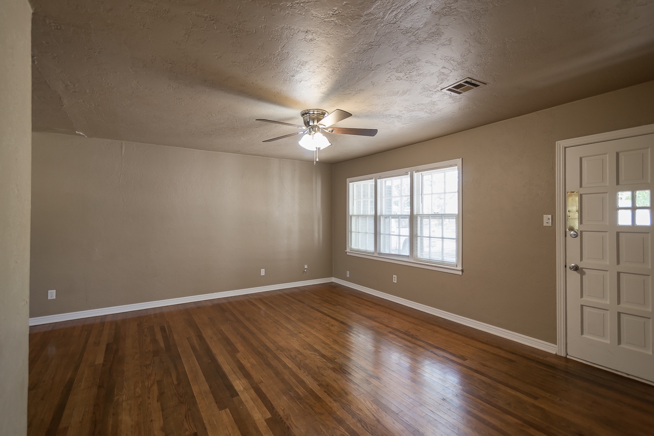 Building Photo - 2025 W Admiral Rd