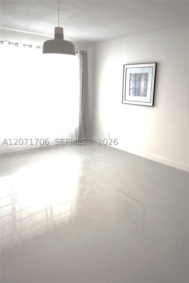 Building Photo - 2166 NE 56th St