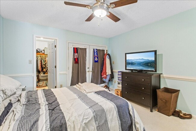 Building Photo - ATTRACTIVE AND BRIGHT LUXURY TOWNHOME IN W...