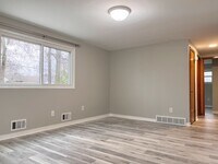 Building Photo - 424 Springville Ave