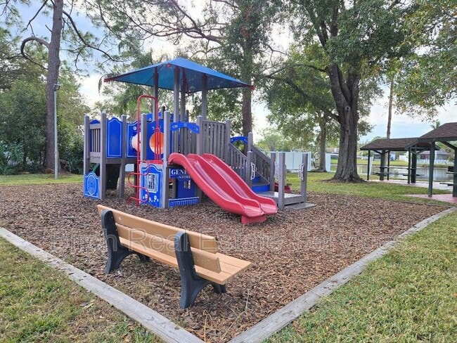 Building Photo - 133 Sabal Ct