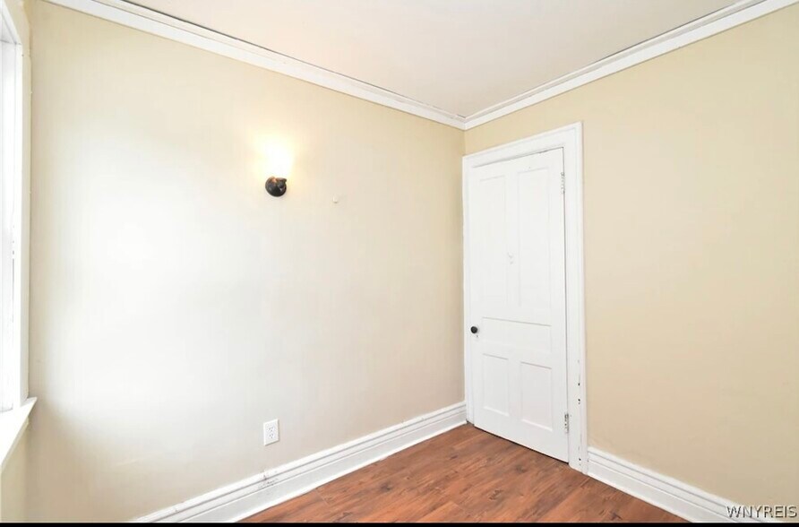 Building Photo - 28 Red Jacket Pky